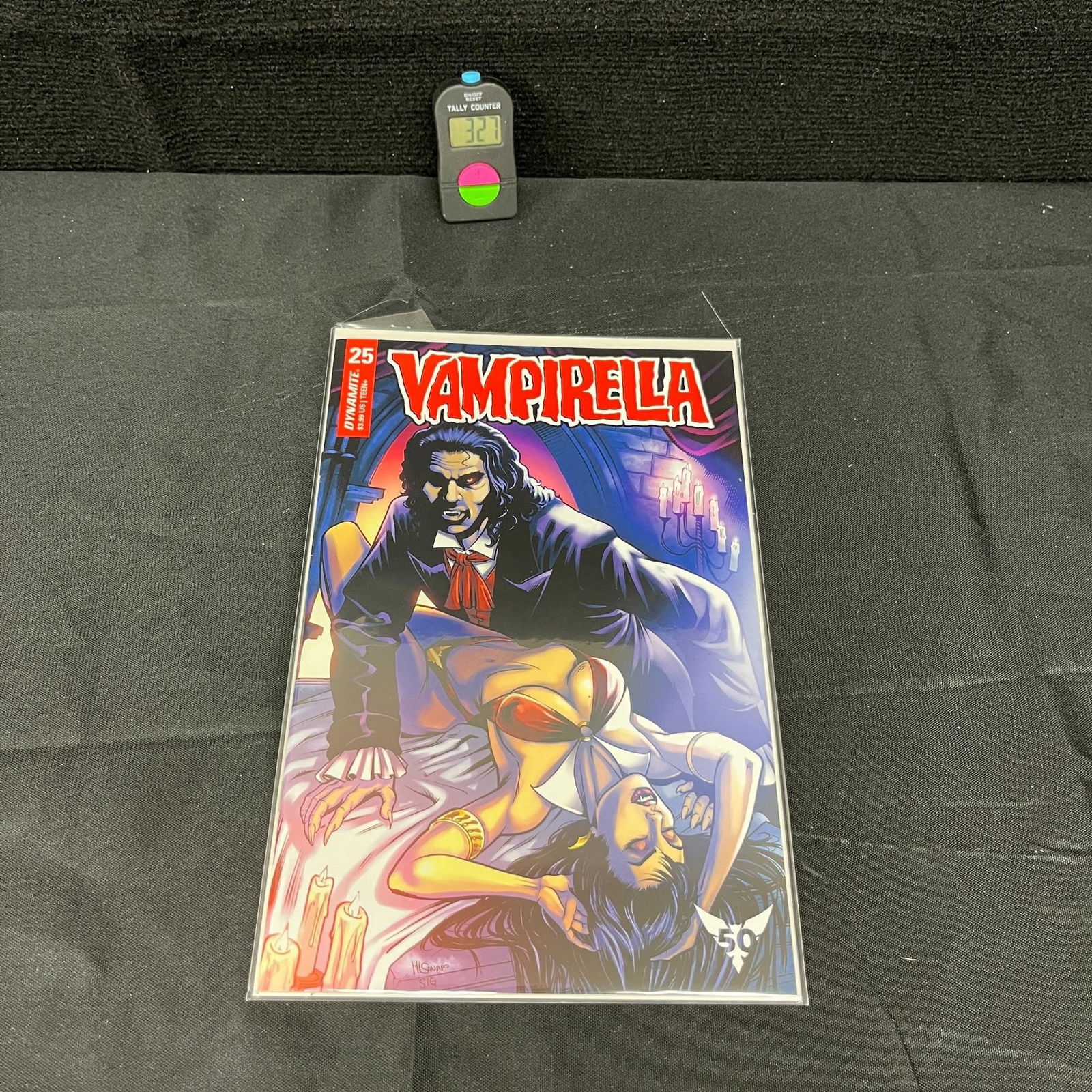 Vampirella 25 Dynamite Series (1 of 1)