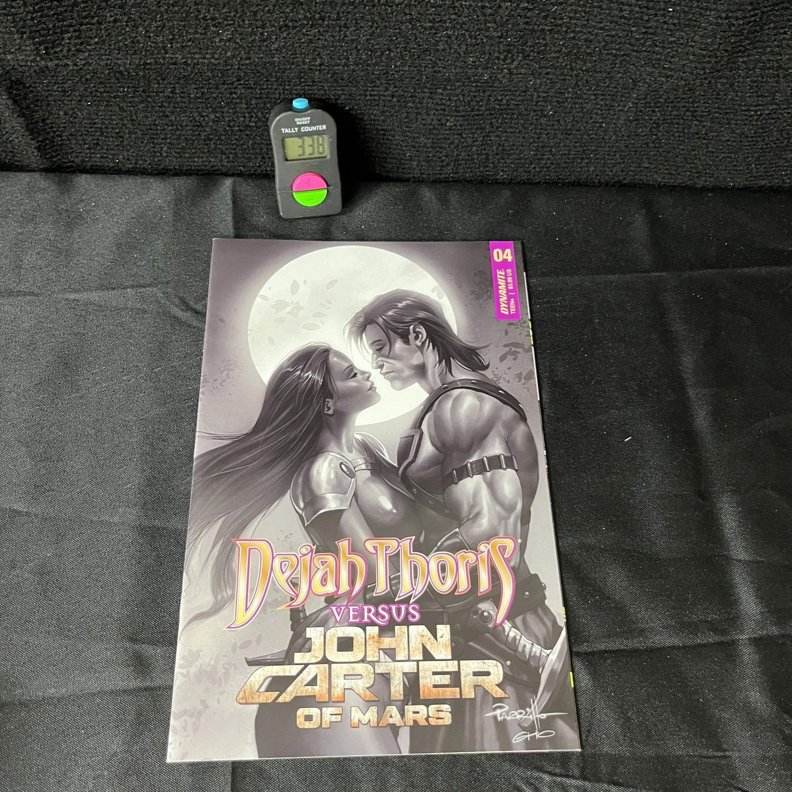 Dejah Thors vs. John Carter 4 1:15 RI Variant: We are a veteran owned company. Please look at the pictures carefully to determine what you believe the condition of collectible is. We are currently accepting consignments. Email us a aeronhouse1994@
