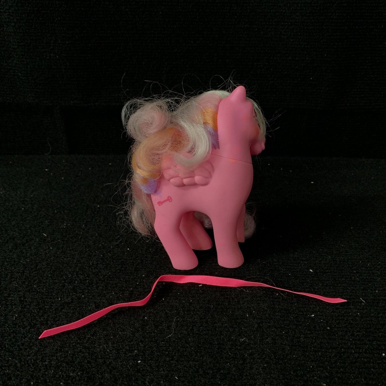 G1 MLP Locket, Twinkle Eyed: G1 MLP Year 5 (86-87) Twinkle Eyed Pony Locket. In excellent played with condition with clear jeweled eyes and no apparent haircuts or marks. She comes with an original ribbon.