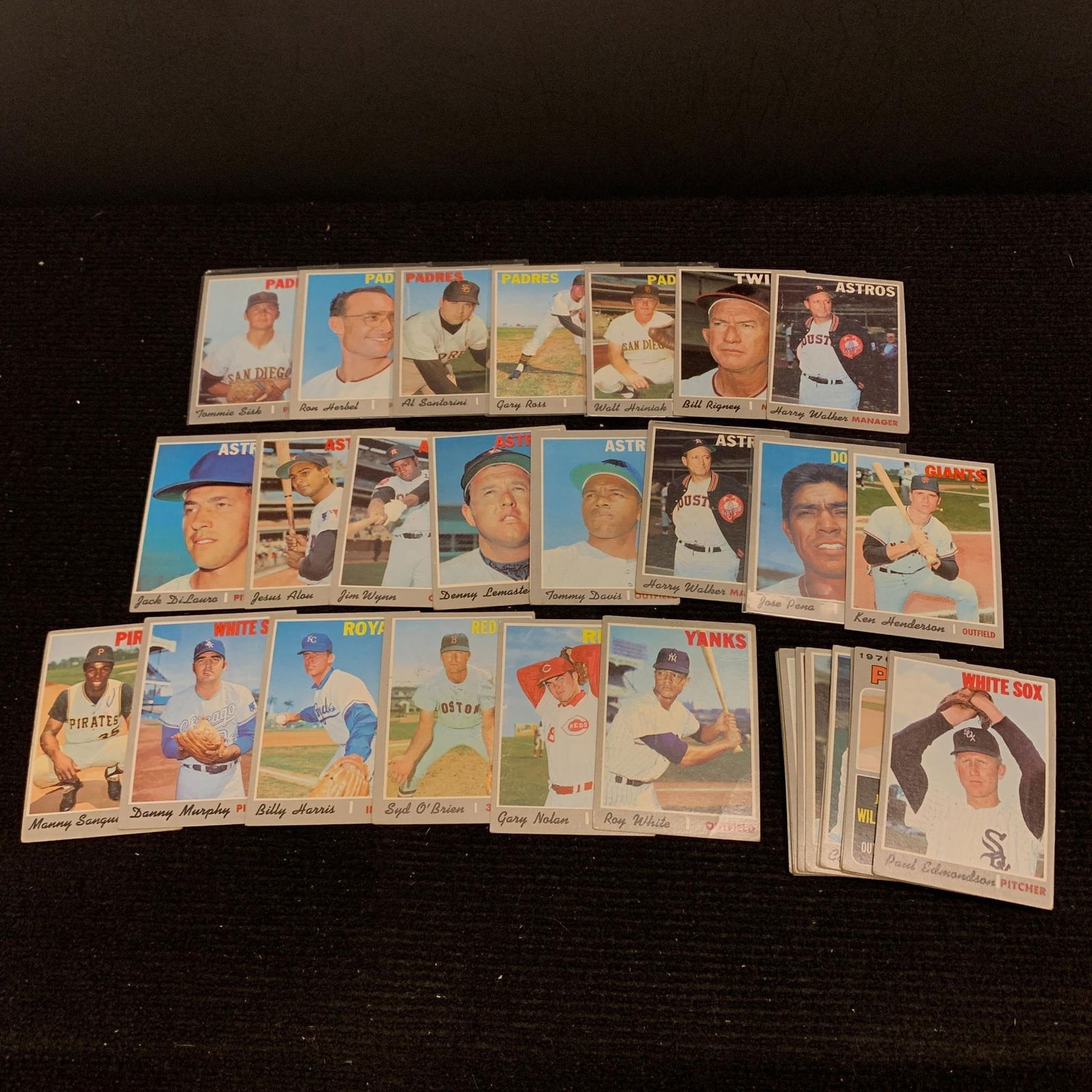 1970 Topps Baseball Cards: We are a veteran owned company. Please look at the pictures carefully to determine what you believe the condition of collectible is. We are currently accepting consignments. Email us a aeronhouse1994@
