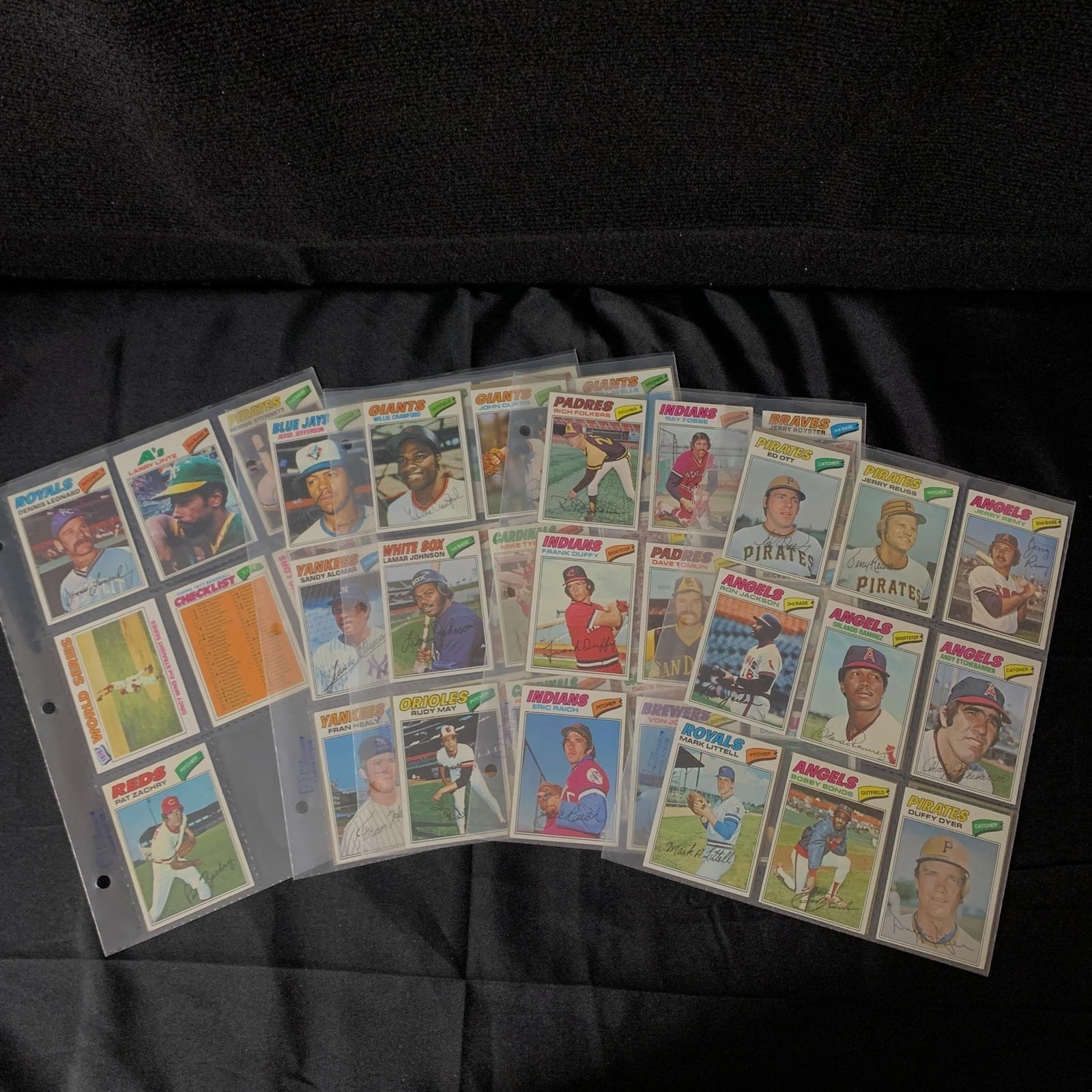 1977 Topps Baseball Cards: We are a veteran owned company. Please look at the pictures carefully to determine what you believe the condition of collectible is. We are currently accepting consignments. Email us a aeronhouse1994@