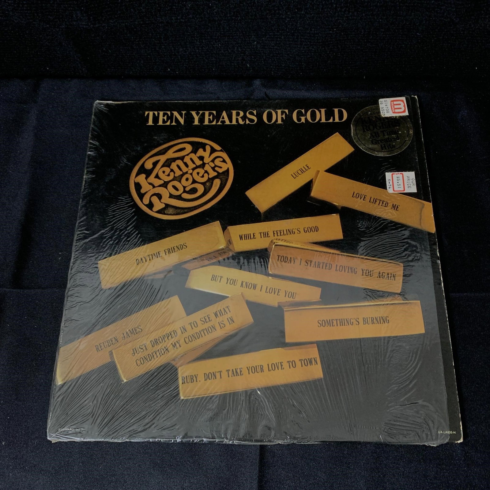 Kenny Rogers 10 yr of Gold Album: Kenny Rogers Ten Years of Gold Album. We are a veteran owned company. Please look at the pictures carefully to determine what you believe the condition of collectible is. We are currently accepting co