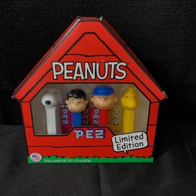 Lim Ed Peanuts Pez NIB