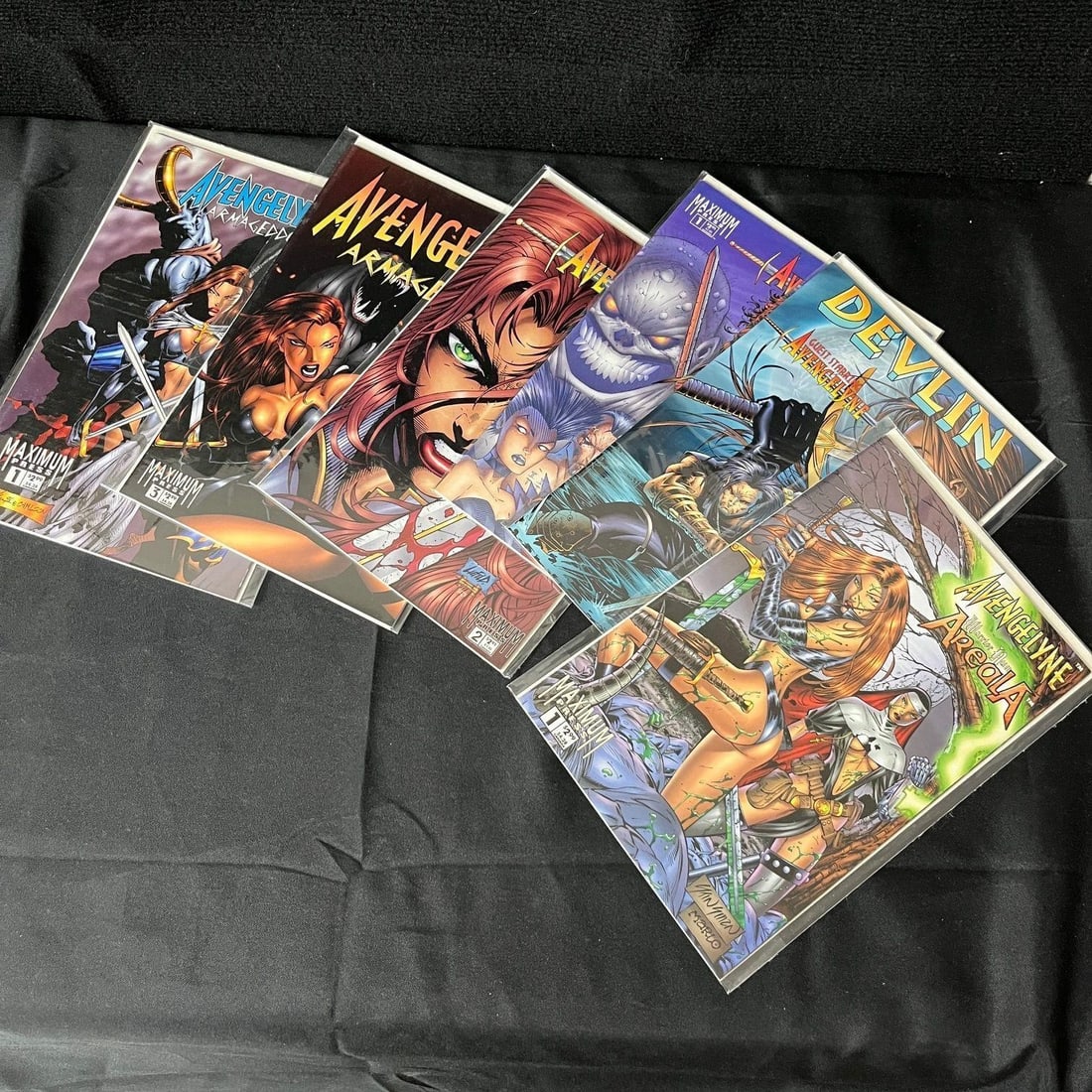 Avengelyne Mini-series comic lot (1 of 1)