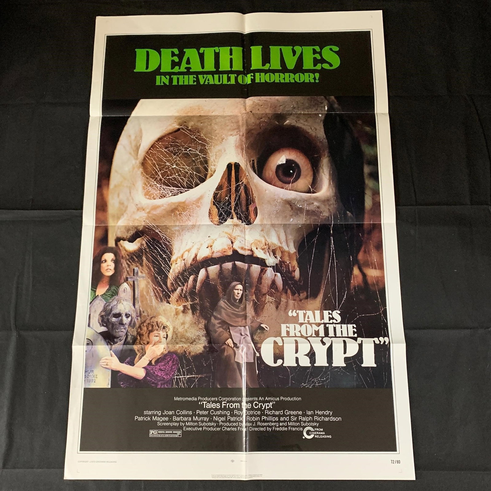 Tales From the Crypt Original Poster: Tales From the Crypt Original 1972 Movie Poster. 72/80. Dimensions: 27 inches by 41 inchesThis is an original movie poster. It is not a reprint. The winning bidder will receive a poster and a letter o