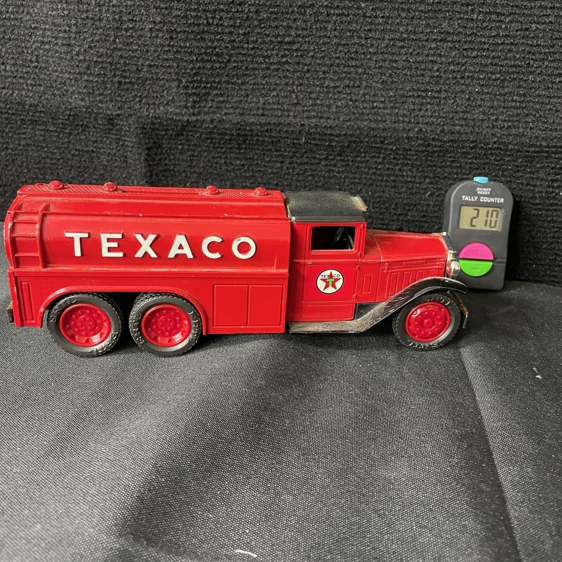 1990 Edition Texaco Vintage Model Truck (1 of 2)