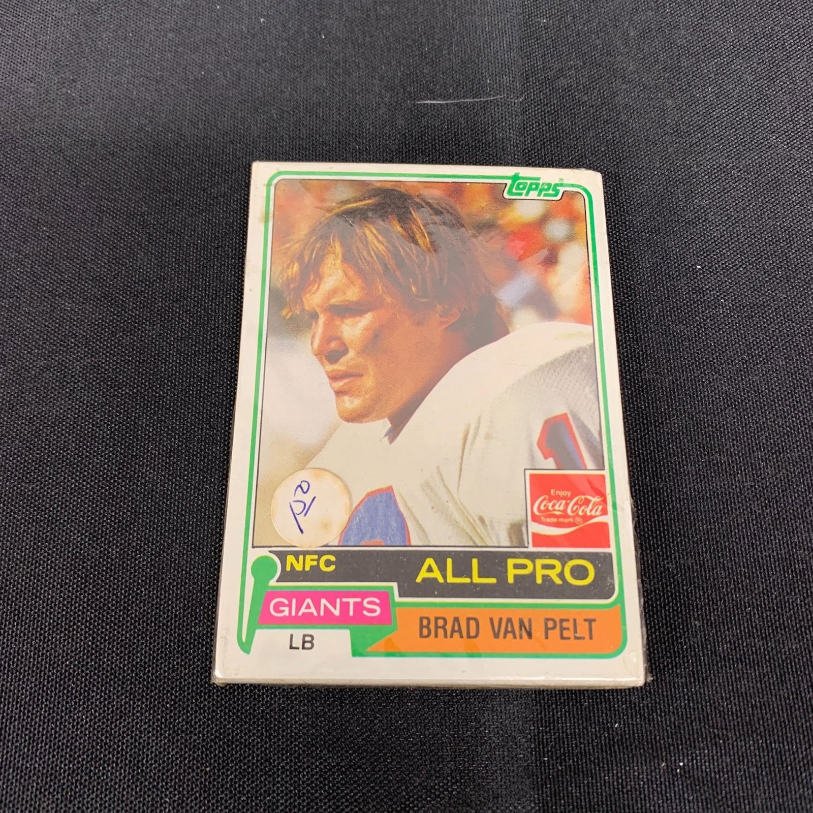 Sealed 1981 Topps Giants Football Cards (1 of 2)