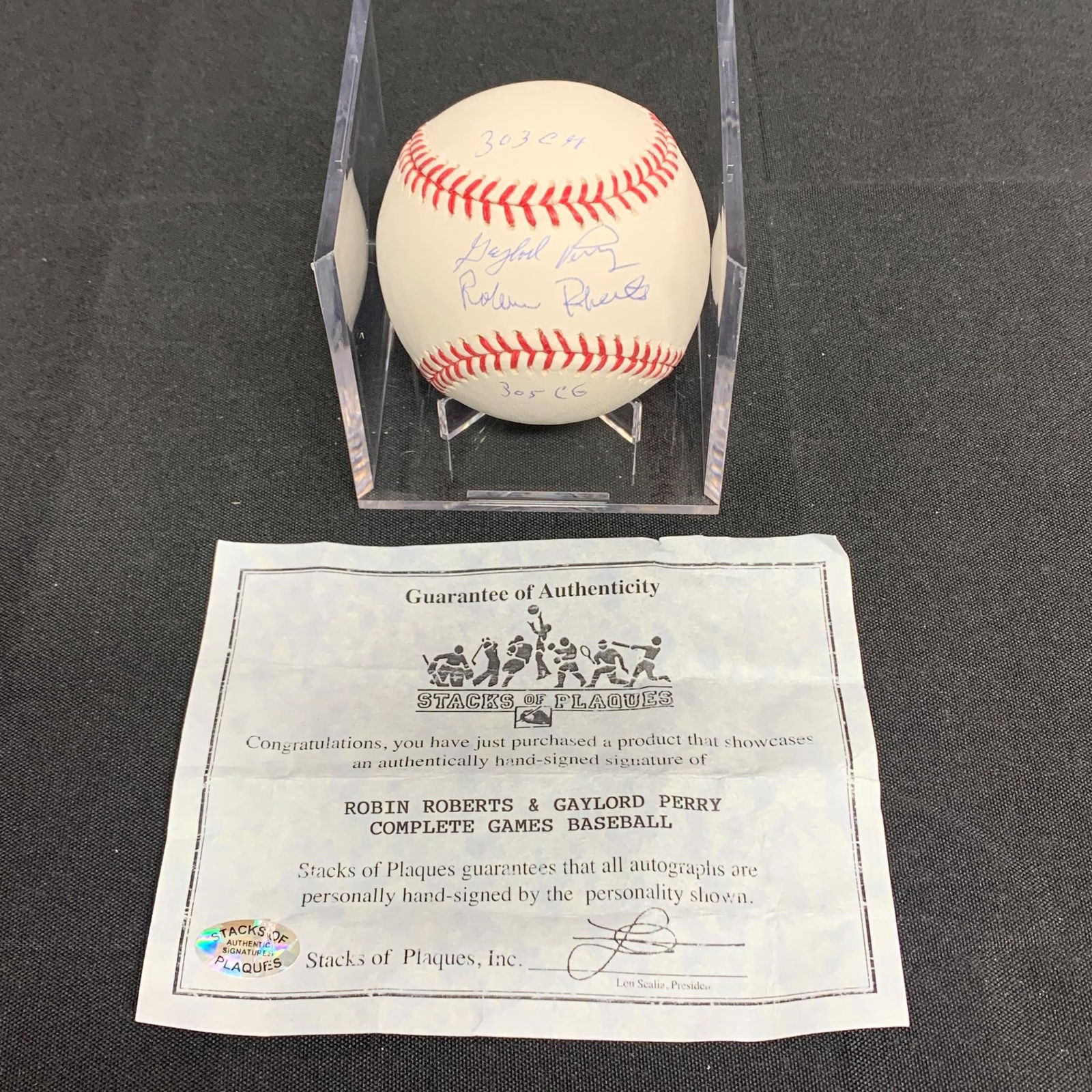 Robin Roberts, Gaylord Perry Sig Ball (1 of 2)