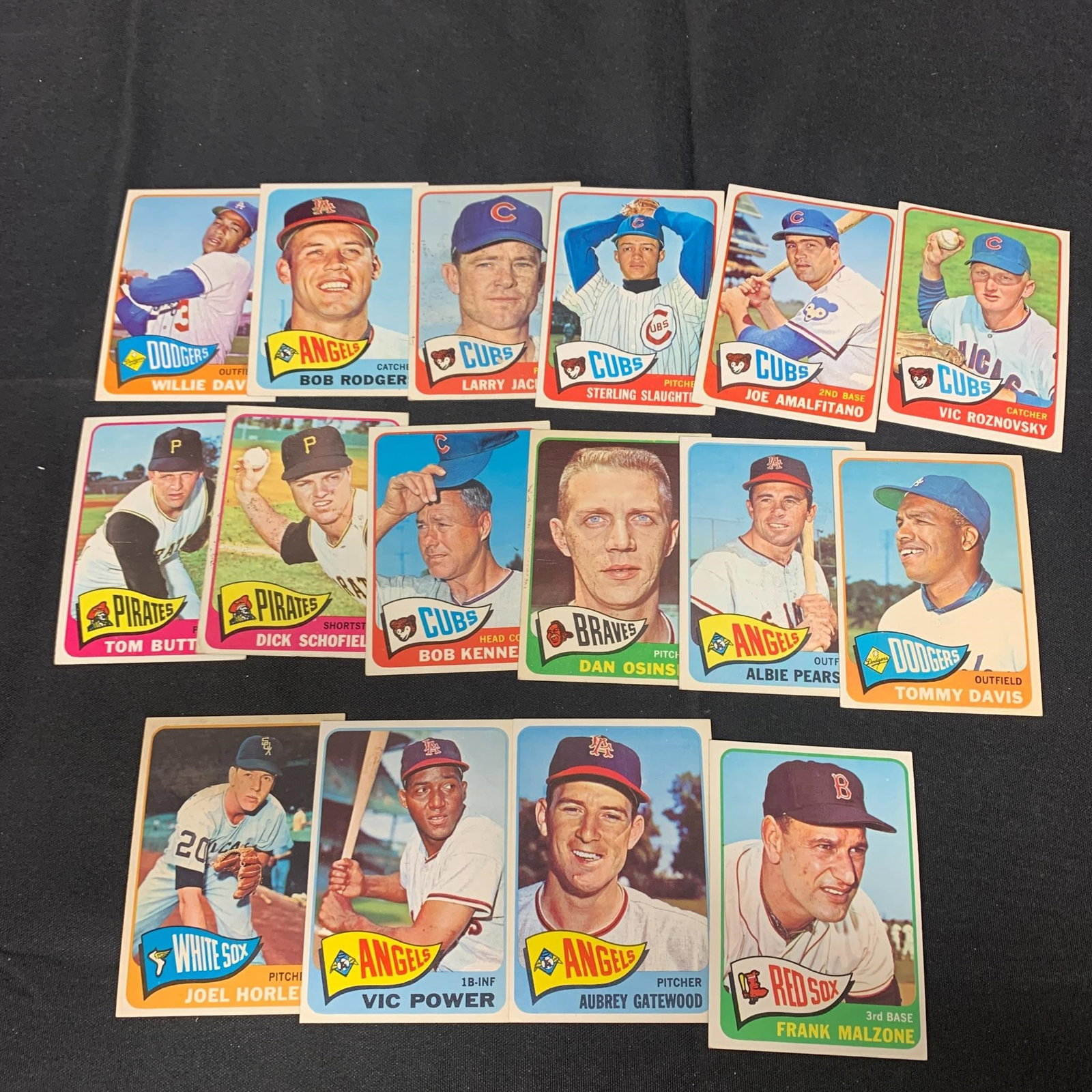 1965 Topps Baseball Cards Joel Horlen: We are a veteran owned company. Please look at the pictures carefully to determine what you believe the condition of collectible is. We are currently accepting consignments. Email us a aeronhouse1994@
