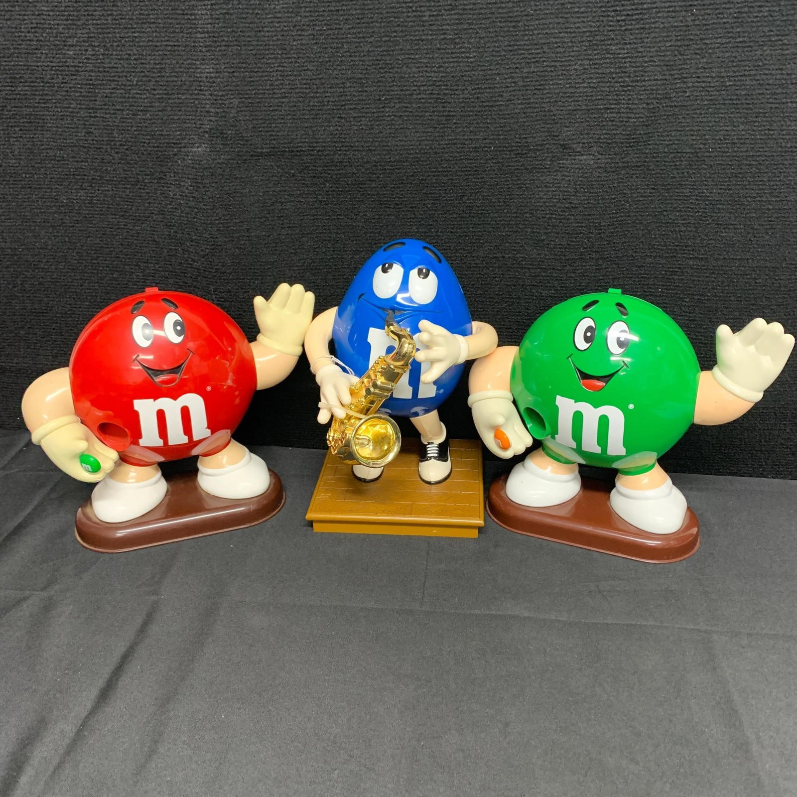 Vintage M&M Candy Dispensers: We are a veteran owned company. Please look at the pictures carefully to determine what you believe the condition of collectible is. We are currently accepting consignments. Email us a aeronhouse1994@