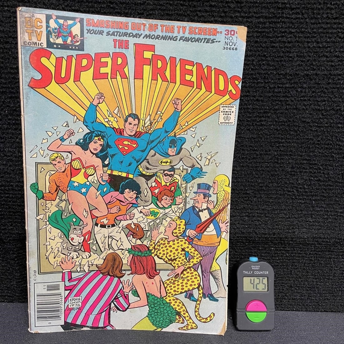 Super Friends 1 DC Bronze Age Key Comic (1 of 2)