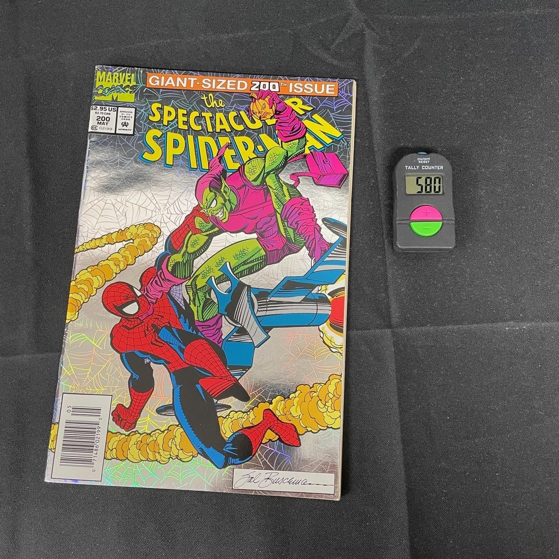 Spectacular Sprider-man 200 2.95 Newsstand Ed.: We are a veteran owned company. Please look at the pictures carefully to determine what you believe the condition of collectible is. We are currently accepting consignments. Email us a aeronhouse1994@