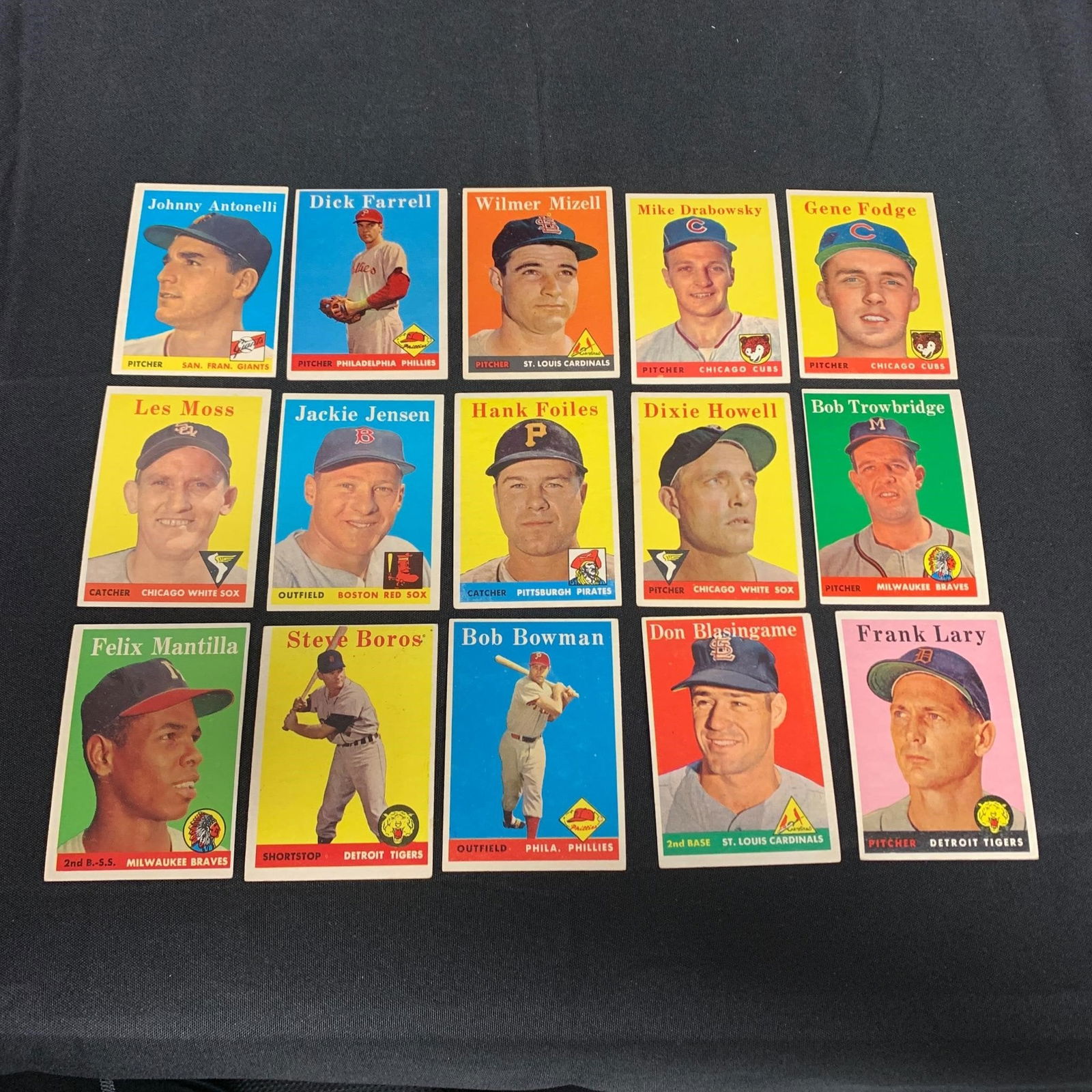 1961 Topps Baseball Cards: We are a veteran owned company. Please look at the pictures carefully to determine what you believe the condition of collectible is. We are currently accepting consignments. Email us a aeronhouse1994@