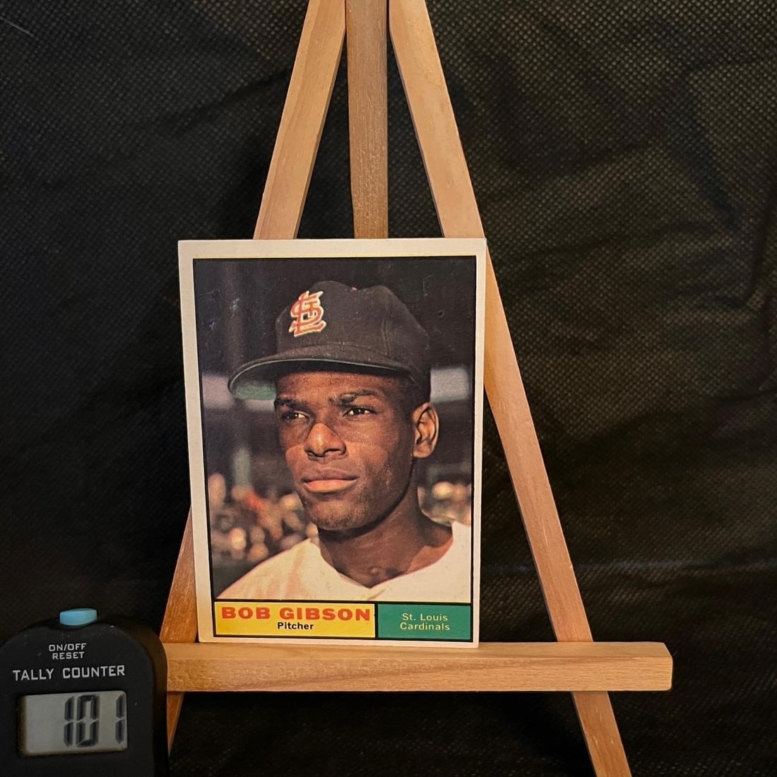 Bob Gibson 1961 Topps Baseball 211: We are a veteran owned company. Please look at the pictures carefully to determine what you believe the condition of collectible is. We are currently accepting consignments. Email us a aeronhouse1994@
