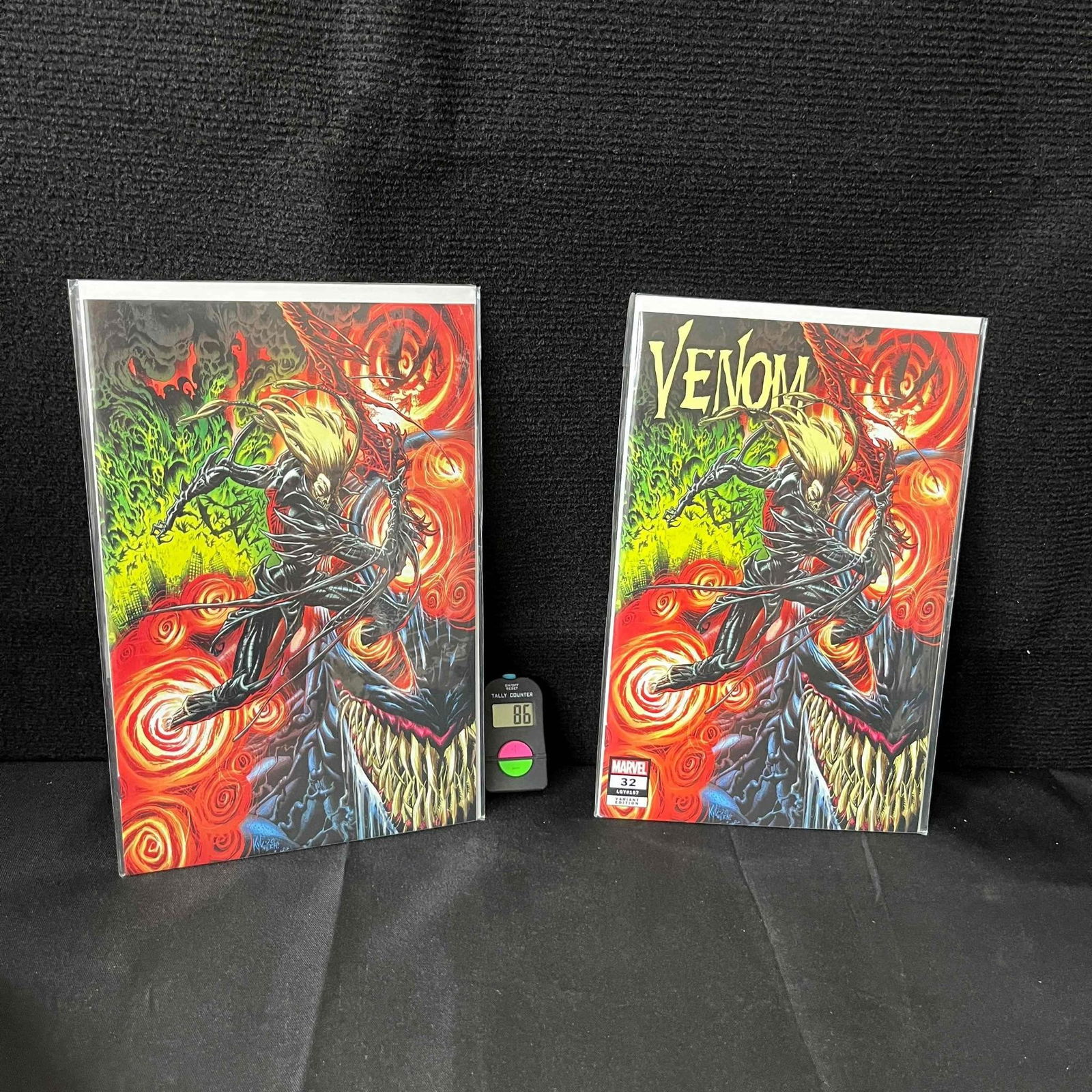 Venom 32 Comics w/ Variant Covers (1 of 1)