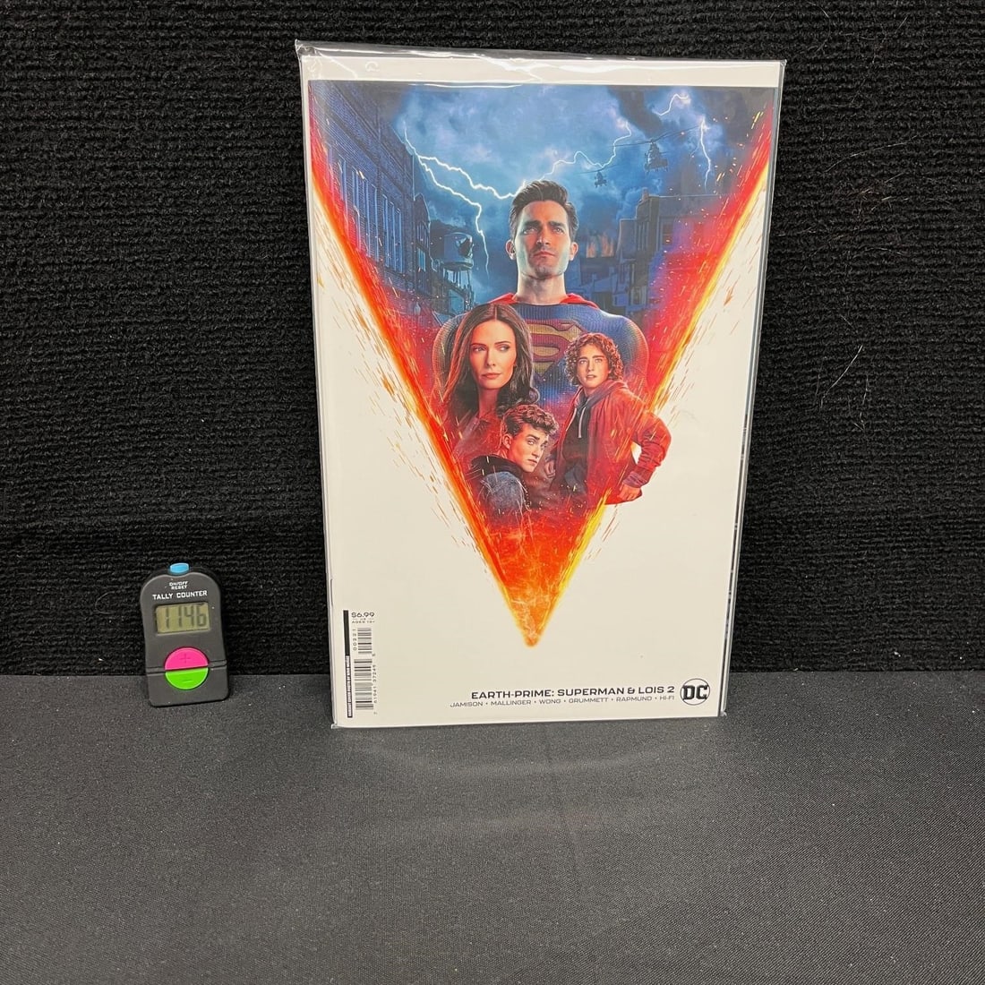 Earth Prime Superman & Lois 2 Variant Cover: We are a veteran owned company. lease look at the pictures carefully to determine what you believe the condition of collectible is. We are currently accepting consignments. Email us a aeronhouse1994@g