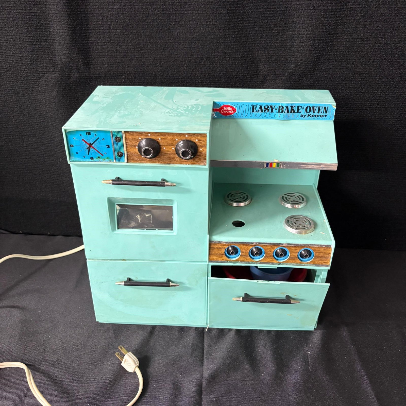 1969 Betty Crocker Easy Bake Oven (1 of 5)