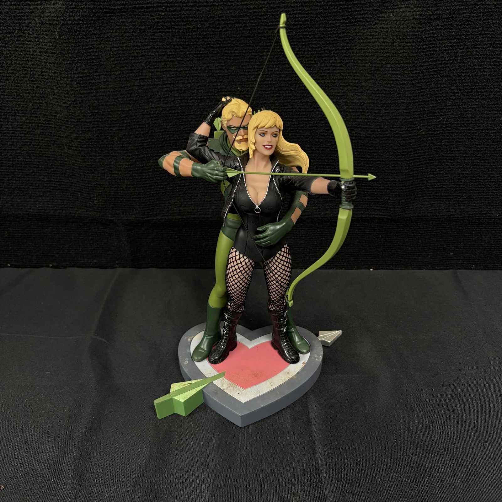 Green Arrow & Black Canary DC Designer Statue (1 of 4)