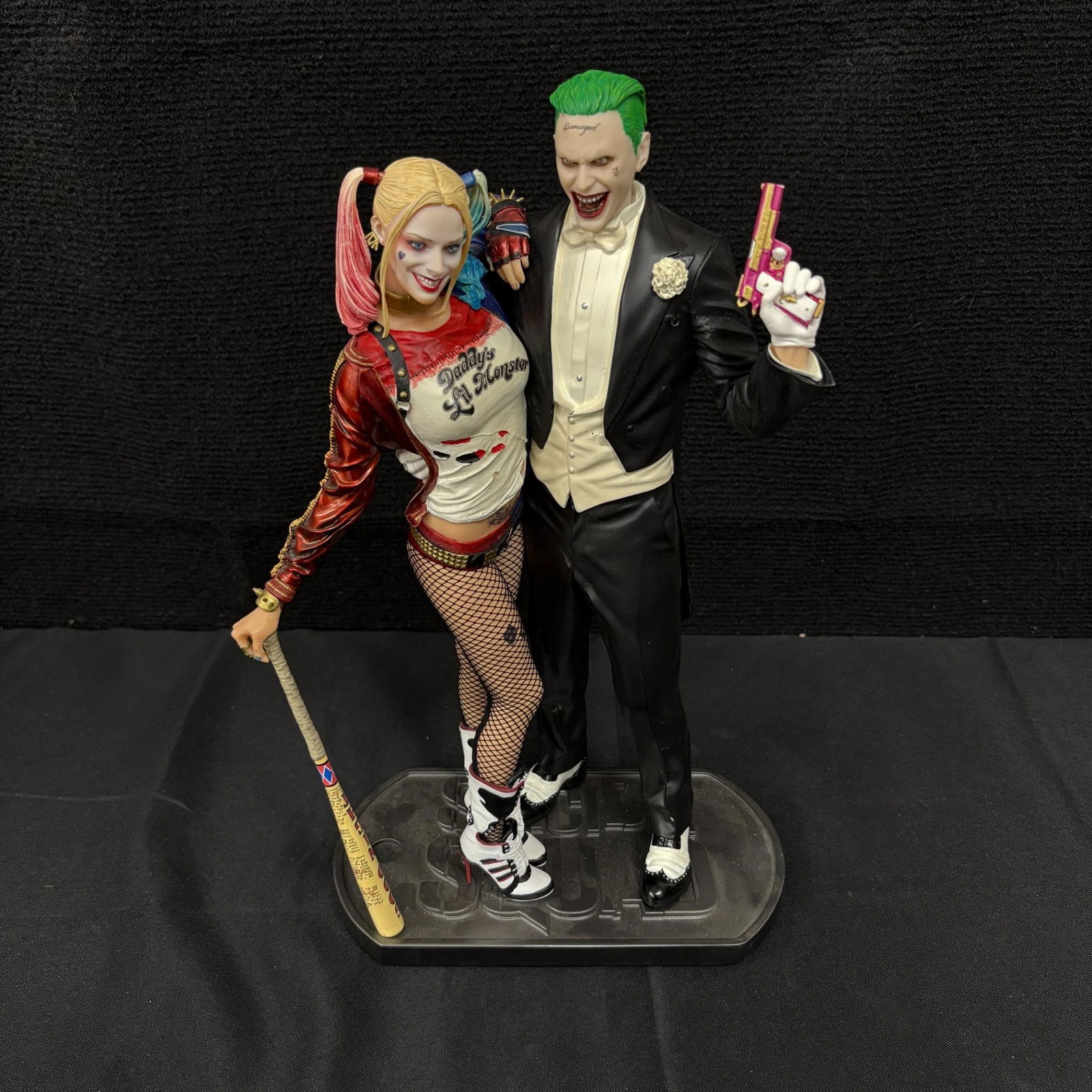 Joker and Harley Quinn Suicide Squad Statue (1 of 3)