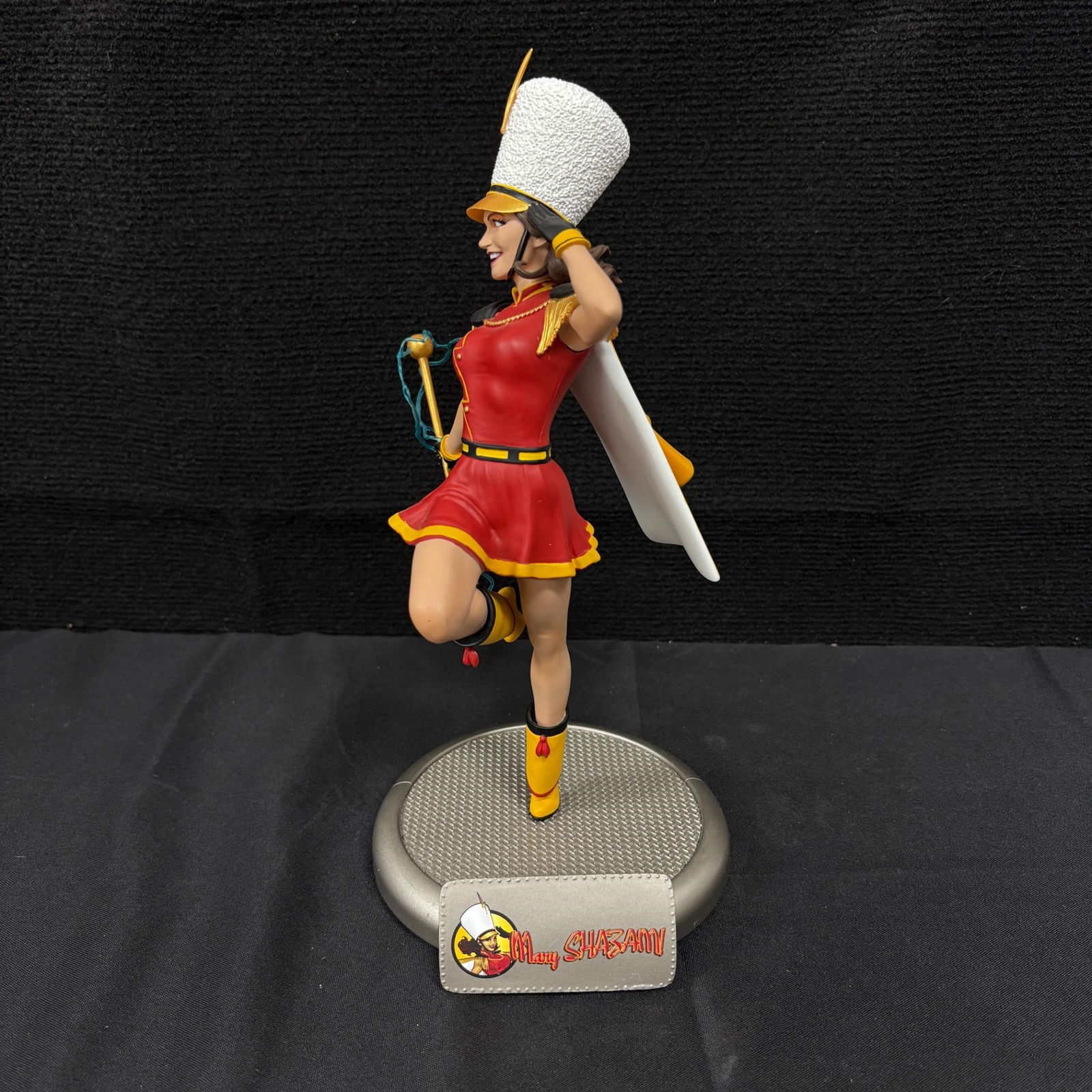 DC Bombshells Mary Shazam Lim Ed Statue (1 of 4)