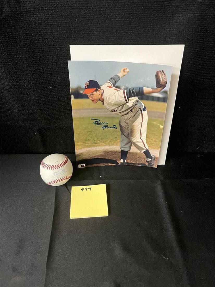 Robin Roberts Signed Photo & Baseball (1 of 5)