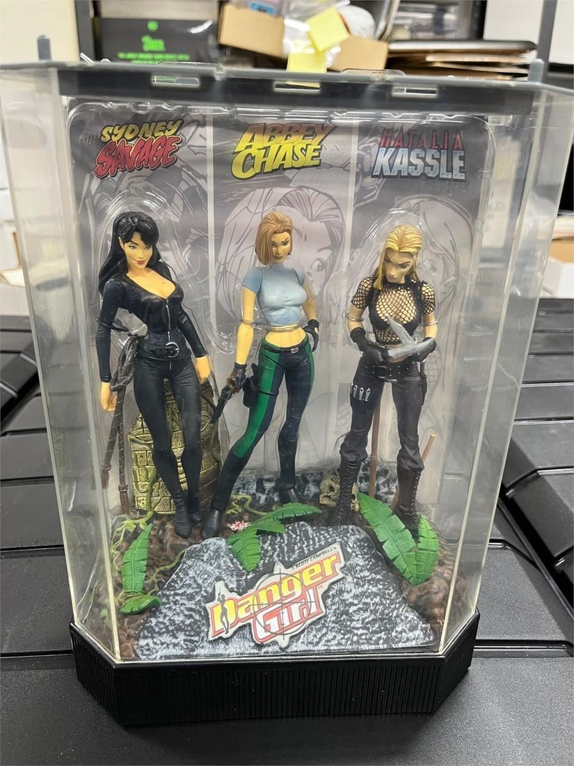 Danger Girl Action Figure LE NIB (1 of 4)