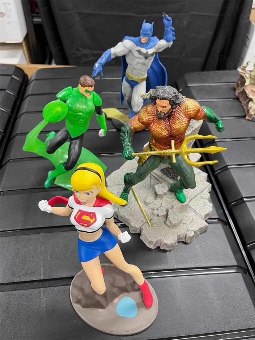 Lot of DC Super-Hero Action Figure Statues (1 of 5)