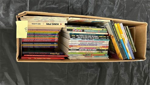 Large Group of Paper Back Books w/Peanuts +