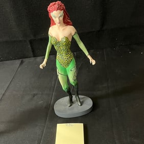 Maura DC Warner Brothers Studio Store Statue