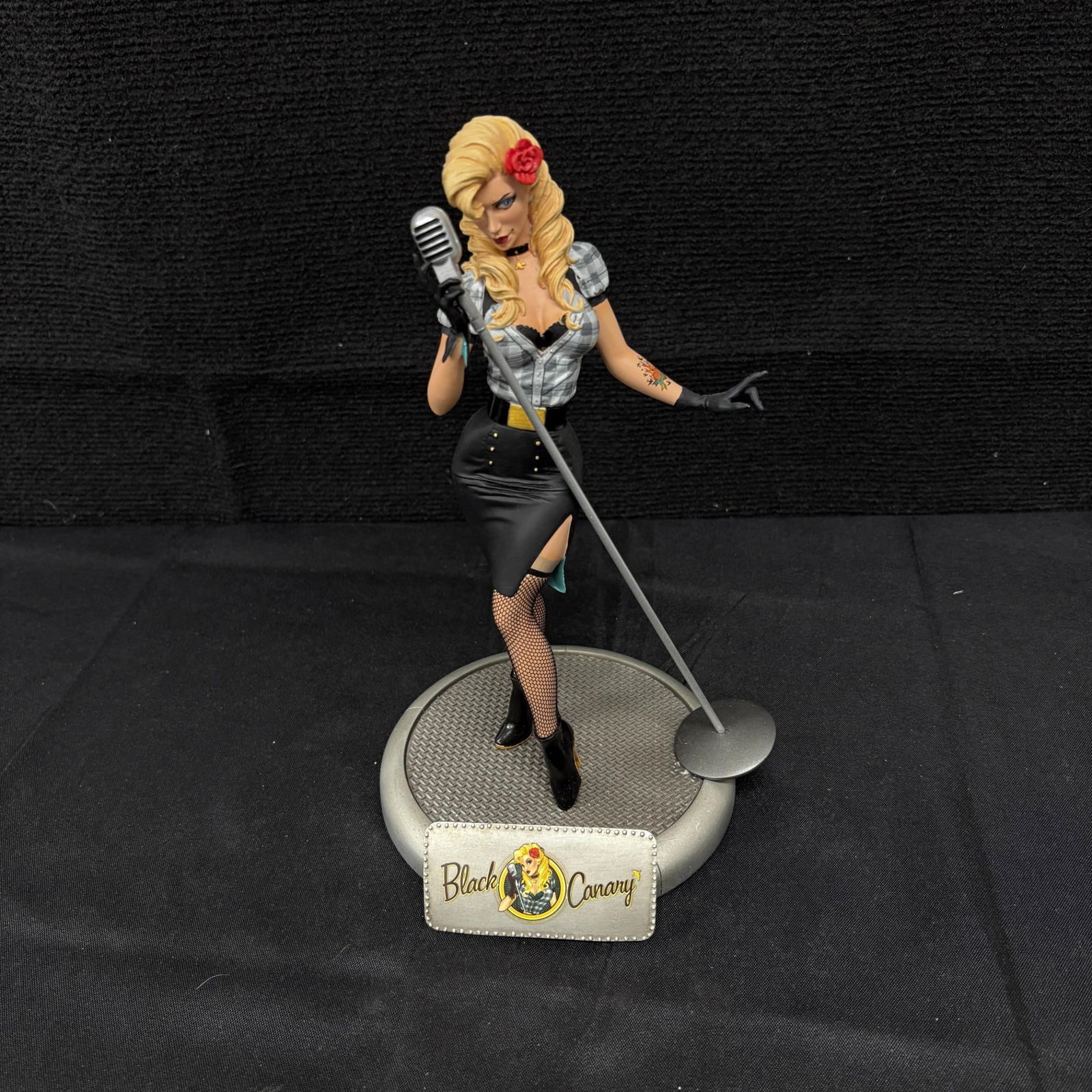 Black Canary DC Bombshells Statue 1542/5200 (1 of 3)