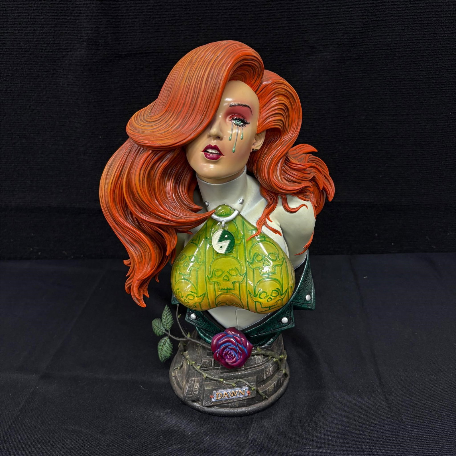 Dawn Sirius Fewture Models Statue: Statues do not come in their original boxing. Statues may have minor damage, such as but not limited to scratches, color loss, wear, etc. Please look at photos carefully. All sales are final. Items so