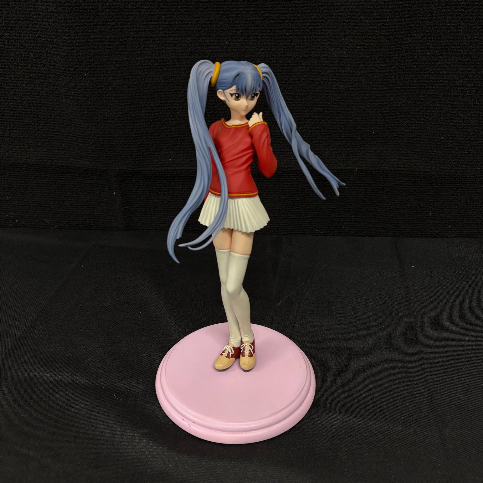 Waifu Girl Statue: Statues do not come in their original boxing. Statues may have minor damage, such as but not limited to scratches, color loss, wear, etc. Please look at photos carefully. All sales are final. Items so