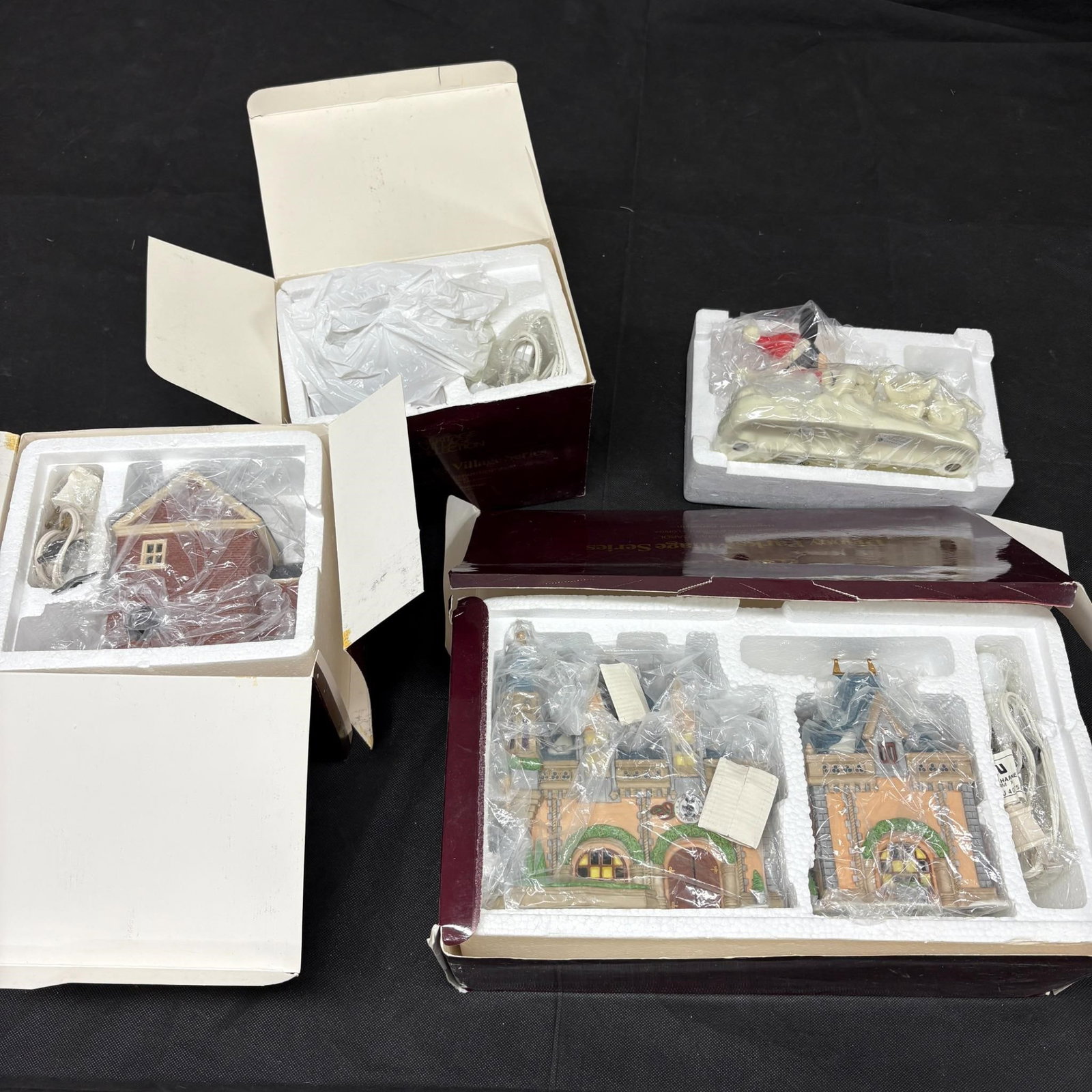 Disney Heritage Village Collection Porcelain: Nice lot of vintage Heritage Village Disney Collection decorations. Includes Disney Parks Village Series, Snow Babies,