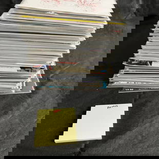 Large Group of Modern Comic Books Mostly Horror: We are a veteran owned company. Please look at the Photos Carefully to determine condition of lot. All lots sold as is. Please message if you have any questions. By placing a bid, you agree to the ter