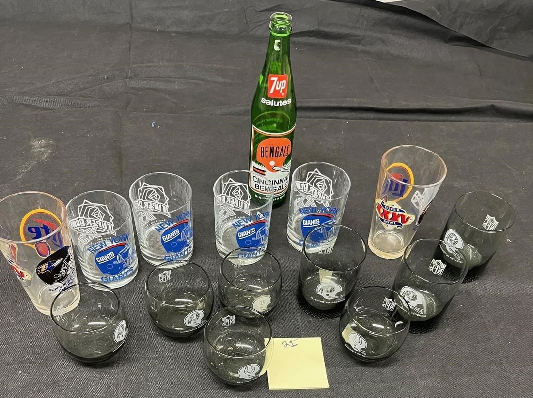 Vintage NFL Drinking Glasses +: this lot includes a set of New York giants Super Bowl, champion tumblers, as well as the number of NFL glasses that were distributed by gas stations in the 1970sAll items are sold as is. Please look a