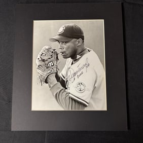 Osualdo Hernandez Autographed Photo, No COA