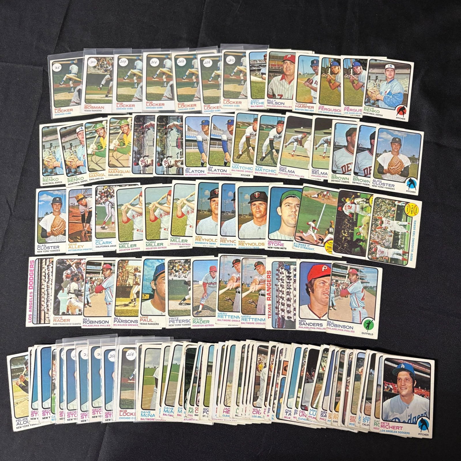 Lot of 1973 Topps Baseball Cards (1 of 2)