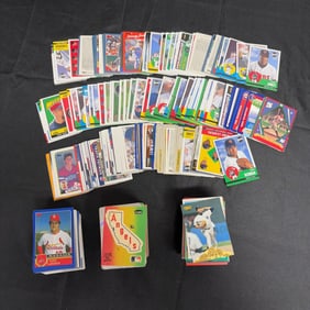 100s of Baseball Cards