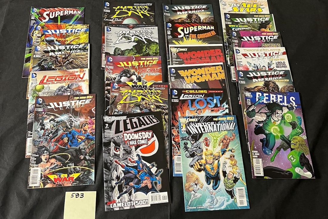 Justice League + Modern Age DC Comic Book Lot (1 of 1)