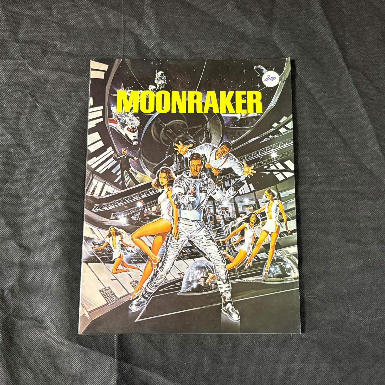 James Bond Moon Raker Original Promo Kit: All items are sold as is. Please look at pictures carefully to determine what you believe are the condition of each lot. By choosing which card to use to register to bid, you authorize us to use the c