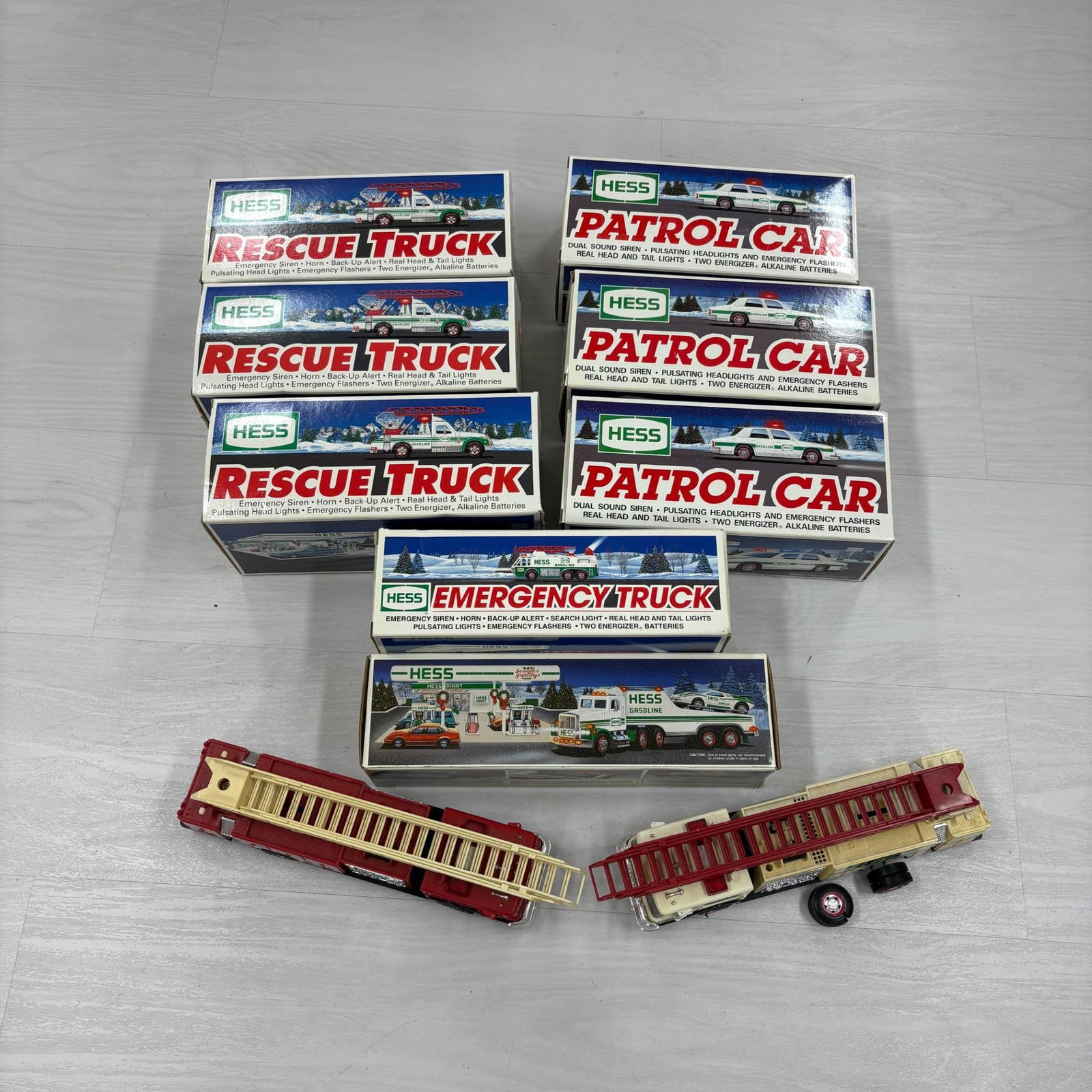 Hess Model Car and Truck Lot, NIB (1 of 5)