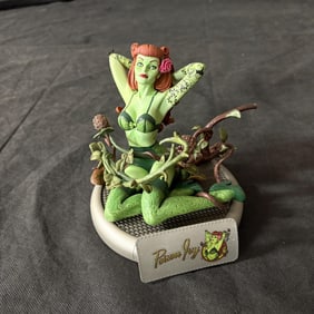 DC Bombshells Poison Ivy Statue #/5200