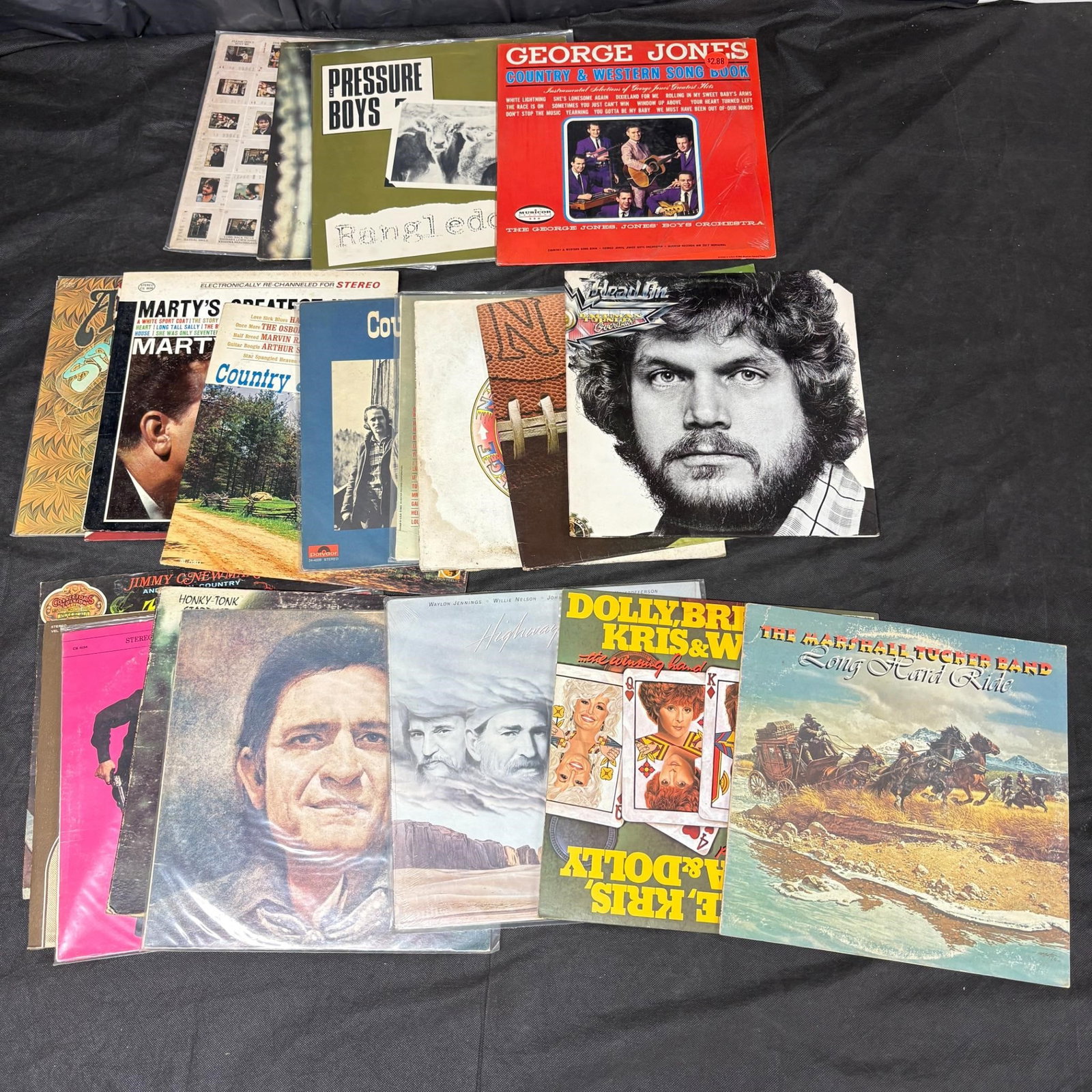Country Records, Johnny Cash +: Please message us if you would like us to check an album in this lot, or if you would like an in-person, or virtual viewing. We noticed putting the album lots together that there were a few missing Vi