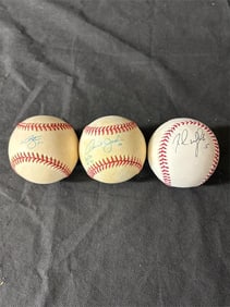 Mets Players Sig Baseballs, Howard Johnson +