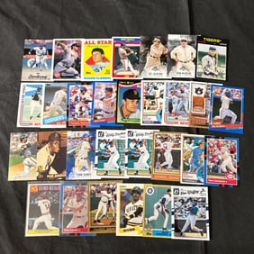 30 Baseball Cards, HOF Pete Rose, Reggie Jackson +