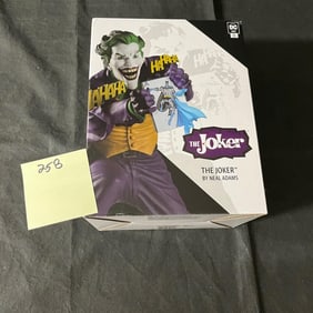 Joker by Neal Adams NIB Statue 411/588
