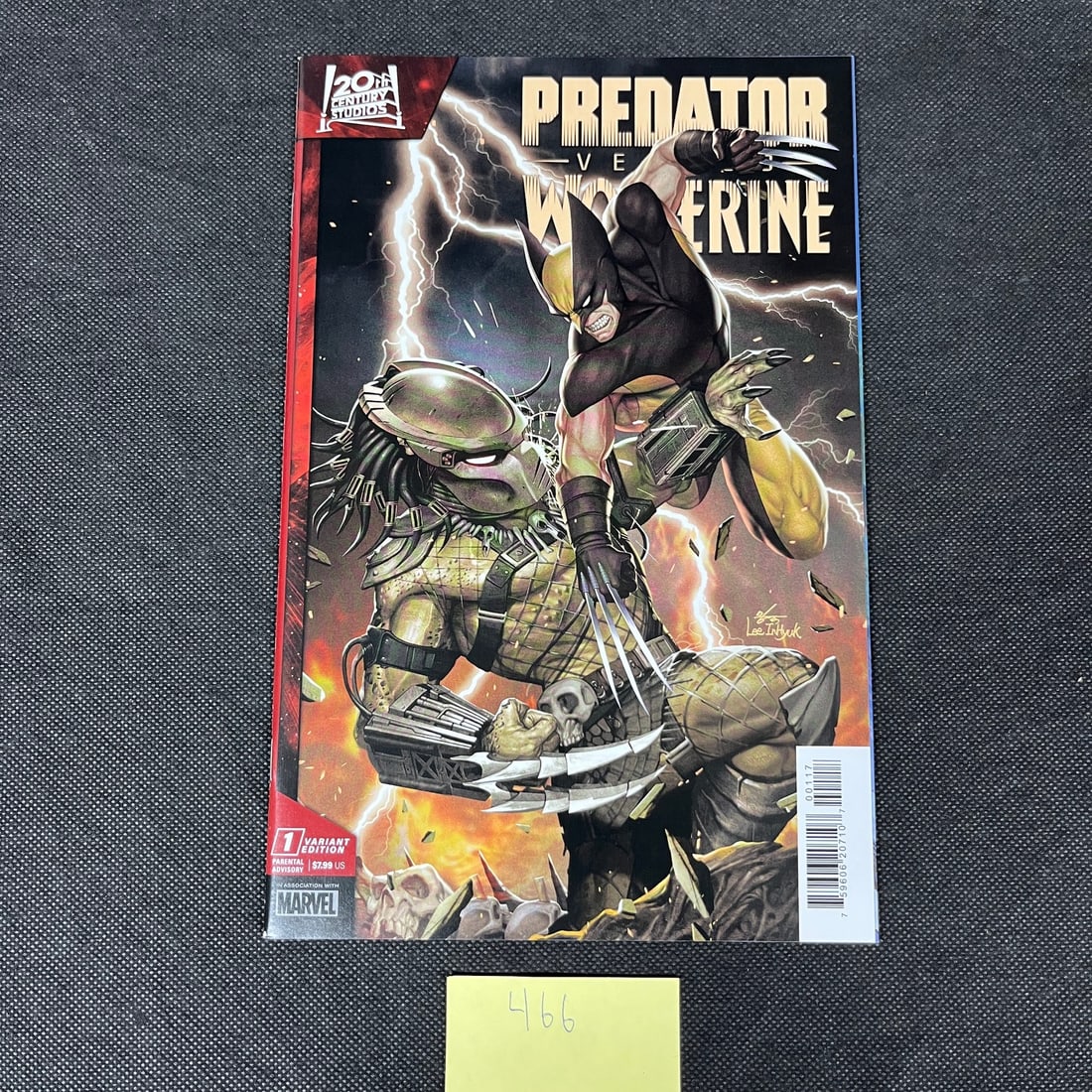 Predator vs. Wolverine 1:50 Retail Incentive Lee Variant Cover Comic Book (1 of 2)