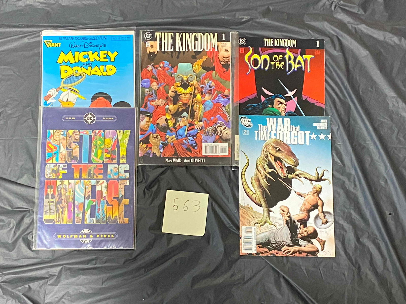 Mix of DC Comic Books +: We ship in-house! We ship internationally. We also offer pick up and we offer a discount for cash payments. Please look at pictures carefully to determine what you believe are the condition of each lo