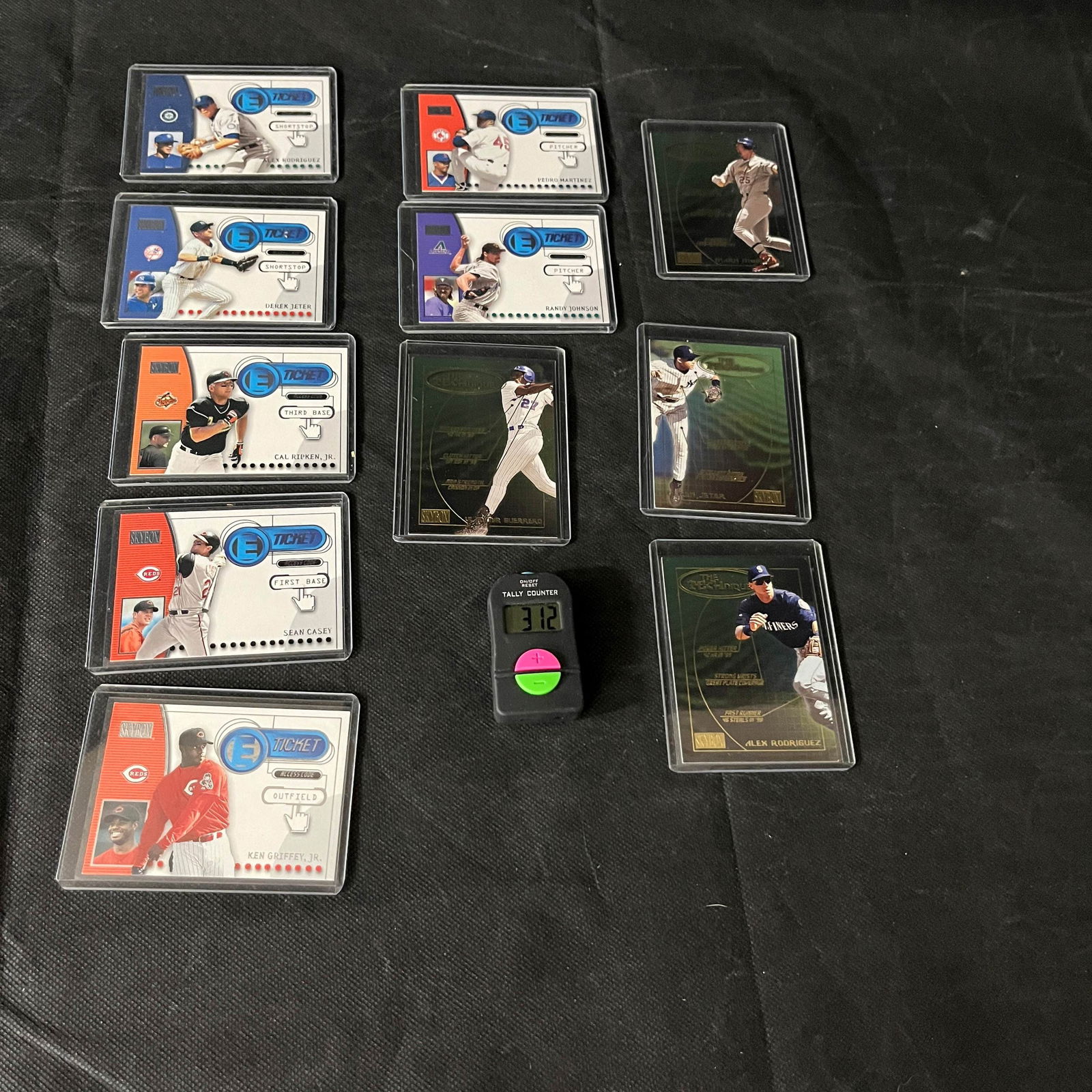 2000 Fleer Skybox Baseball Card Inserts (1 of 1)