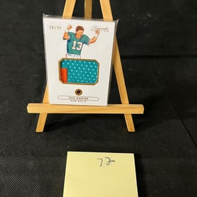 Dan Marino Relic Patch Sports Card #30/99